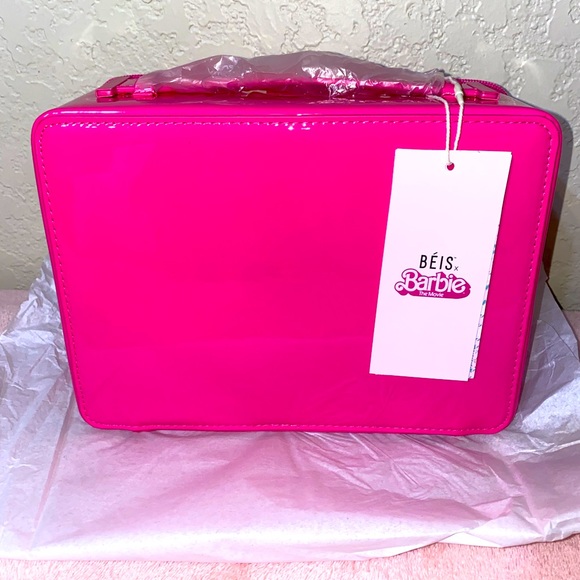 BEIS x BARBIE The Cosmetic Case
IN BARBIE™ PINK - Picture 2 of 16